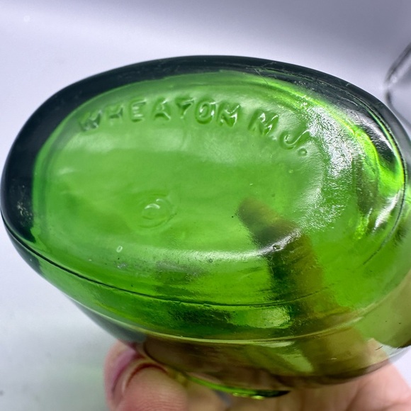 Wheaton vintage Green Glass Decorative Vase - Picture 4 of 7